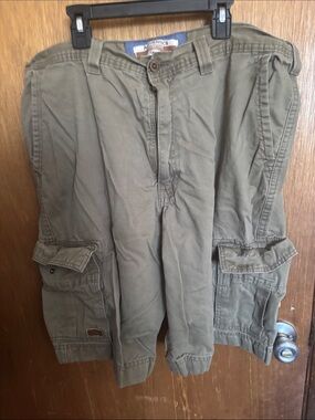 Men's Olive Green Cargo Shorts with Utility Pockets